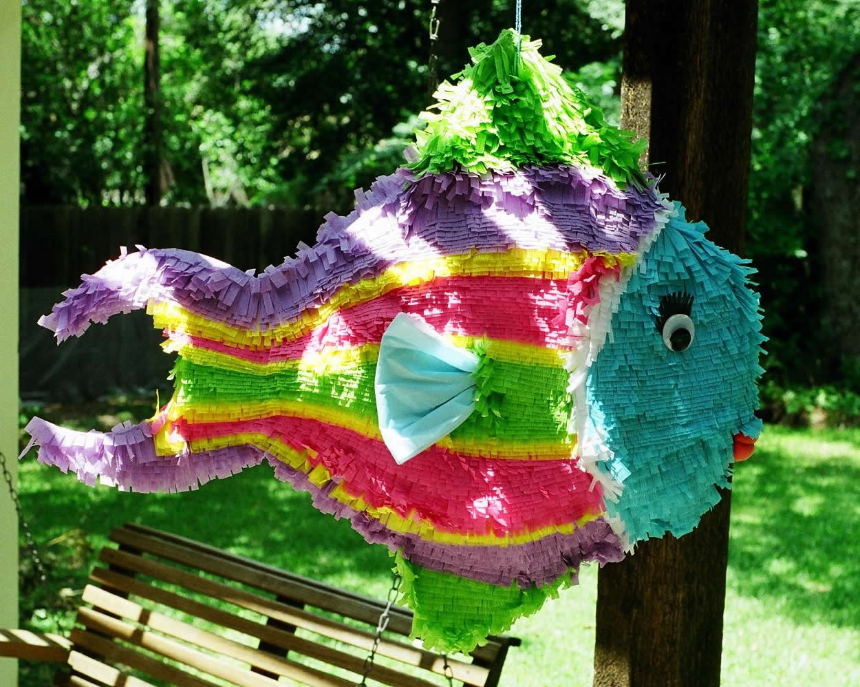 Decorating with crepe paper - Piñata Boy